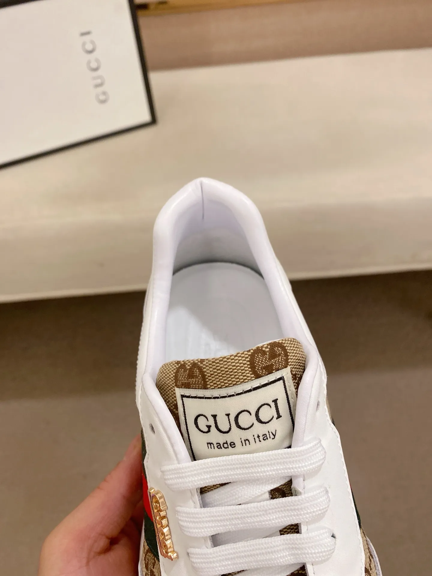 Men's shoes 💰 462💰The new GUCCI (Gucci) counters are launched simultaneously. The new men's shoes, 😘fabrics are selected from imported cowhide, and the lining is sheepskin lining. 👍🏿 High-end ☄️ air-cushion molded anti-slip rubber outsole, exquisite lines, simple and elegant, comfortable and high-end for leisure travel. Code number: 38 to 44 (45 can be customized and cannot be returned or exchanged)